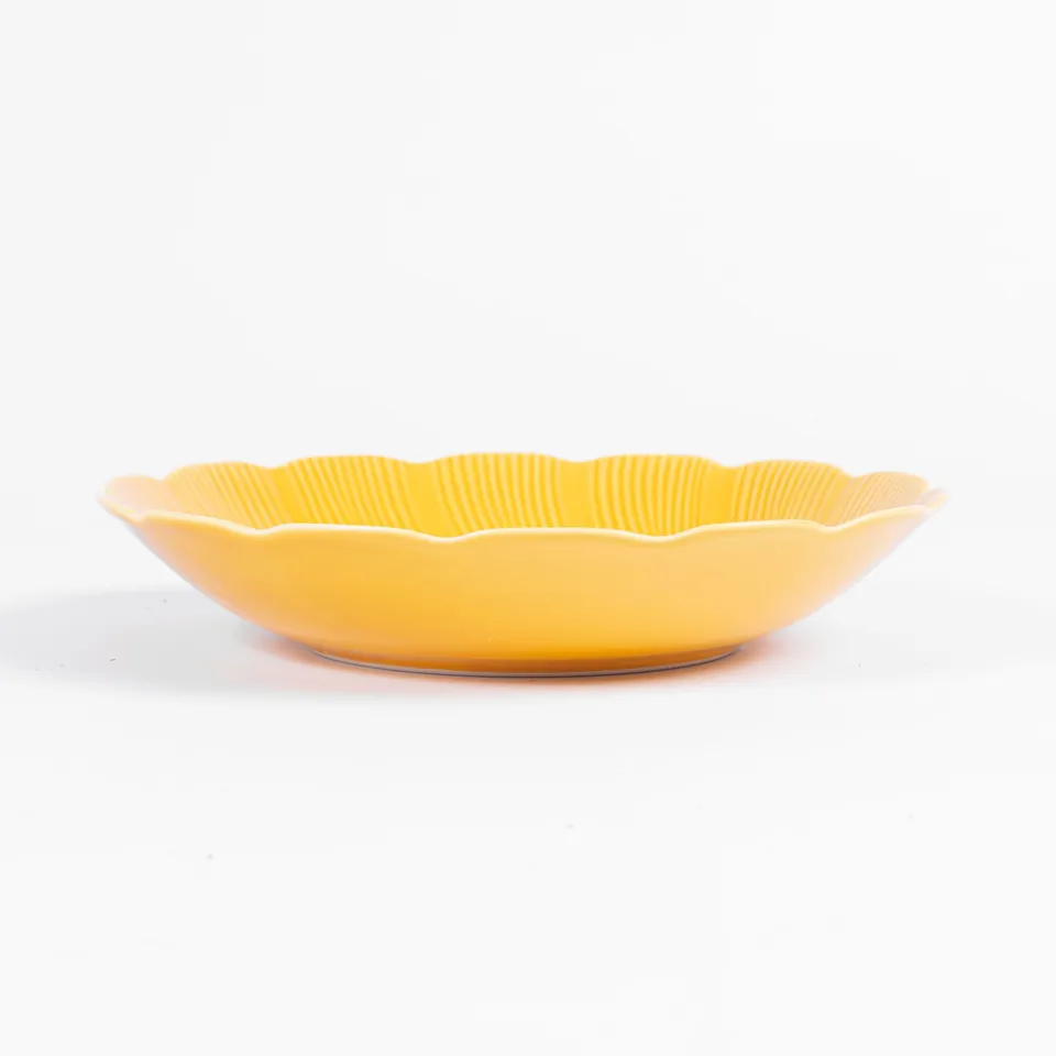 ogre-la-fabrique-tahiti-assiette-creuse-festonn-e-jaune-22-cm image 1