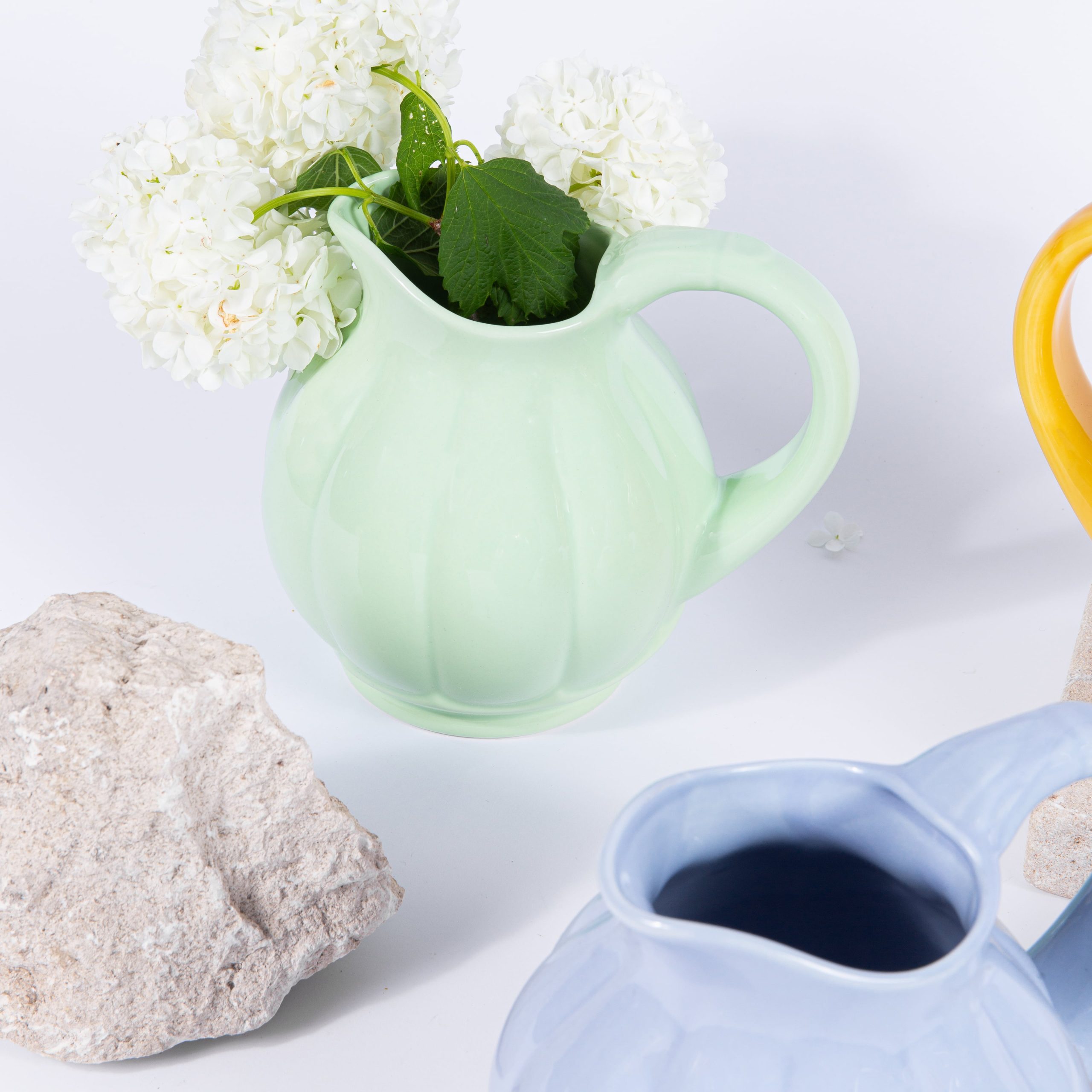 ogre-la-fabrique-c-t-table-pichet-melon-porcelaine-verte image 2