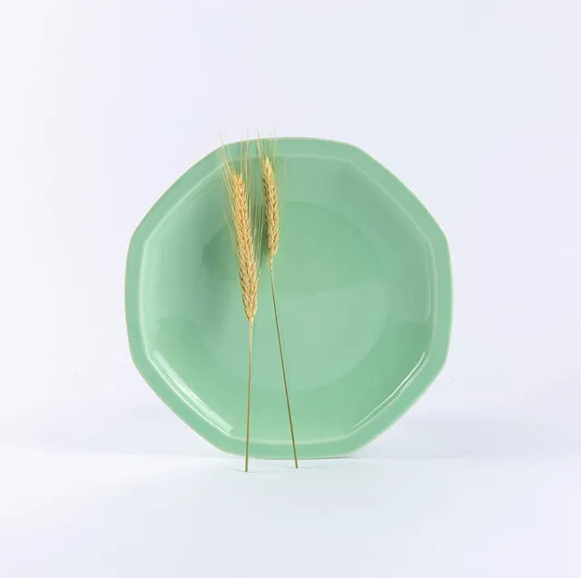 ogre-la-fabrique-intemporelle-assiette-plate-porcelaine-vert-amande-24-5-cm image 1