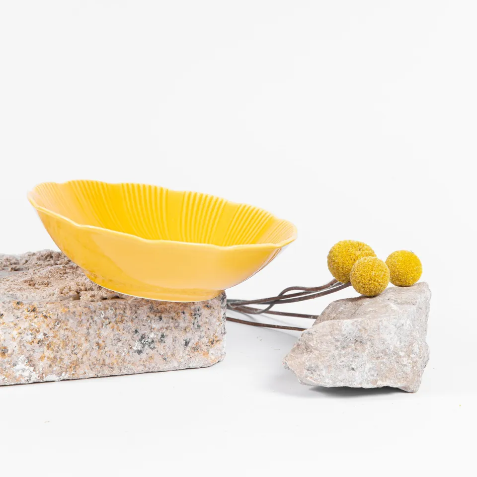 ogre-la-fabrique-tahiti-coupelle-porcelaine-jaune-14-cm-festonn-e image 1