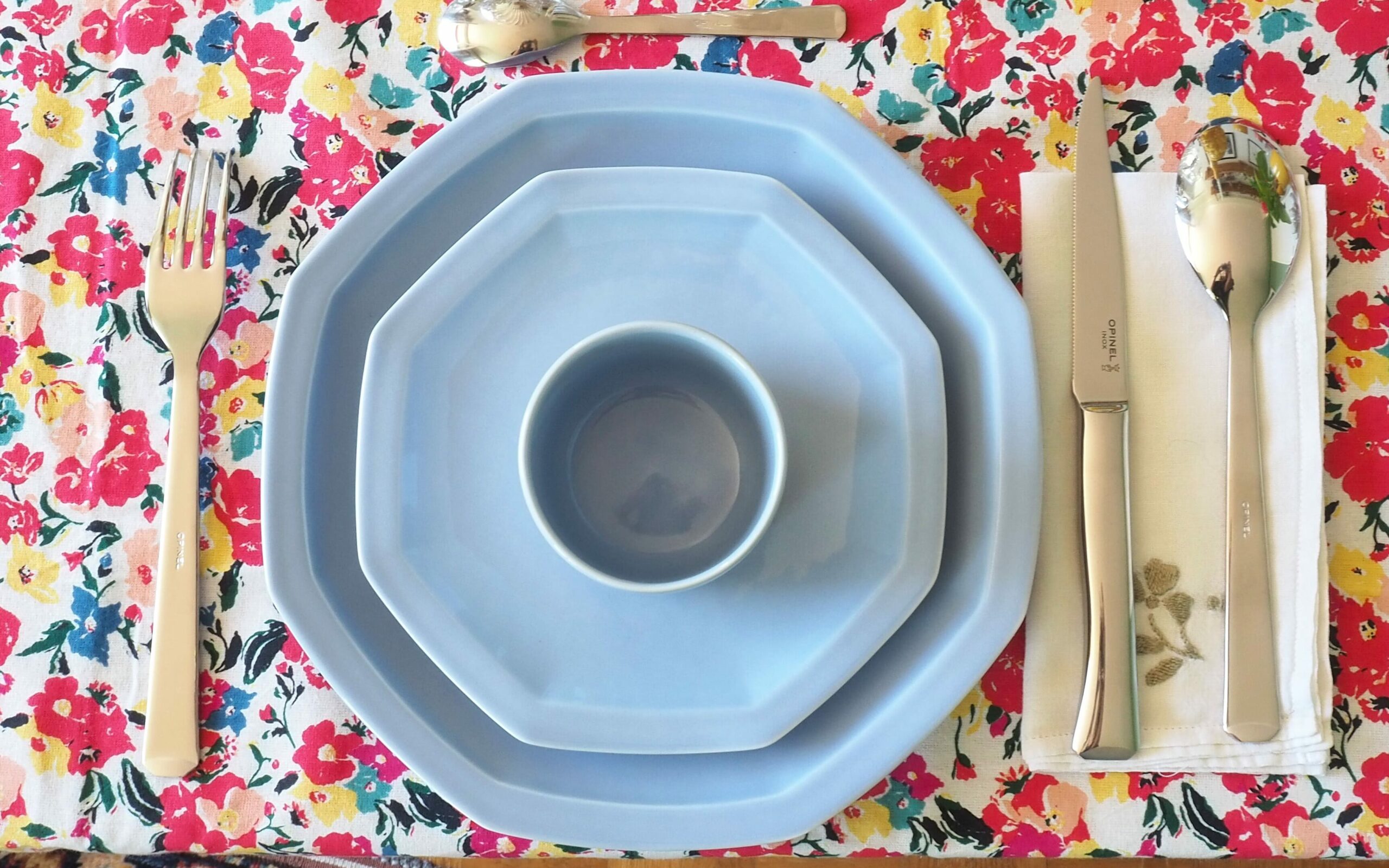 ogre-la-fabrique-intemporelle-assiette-octogonale-bleu-pastel-24-5-cm image 4