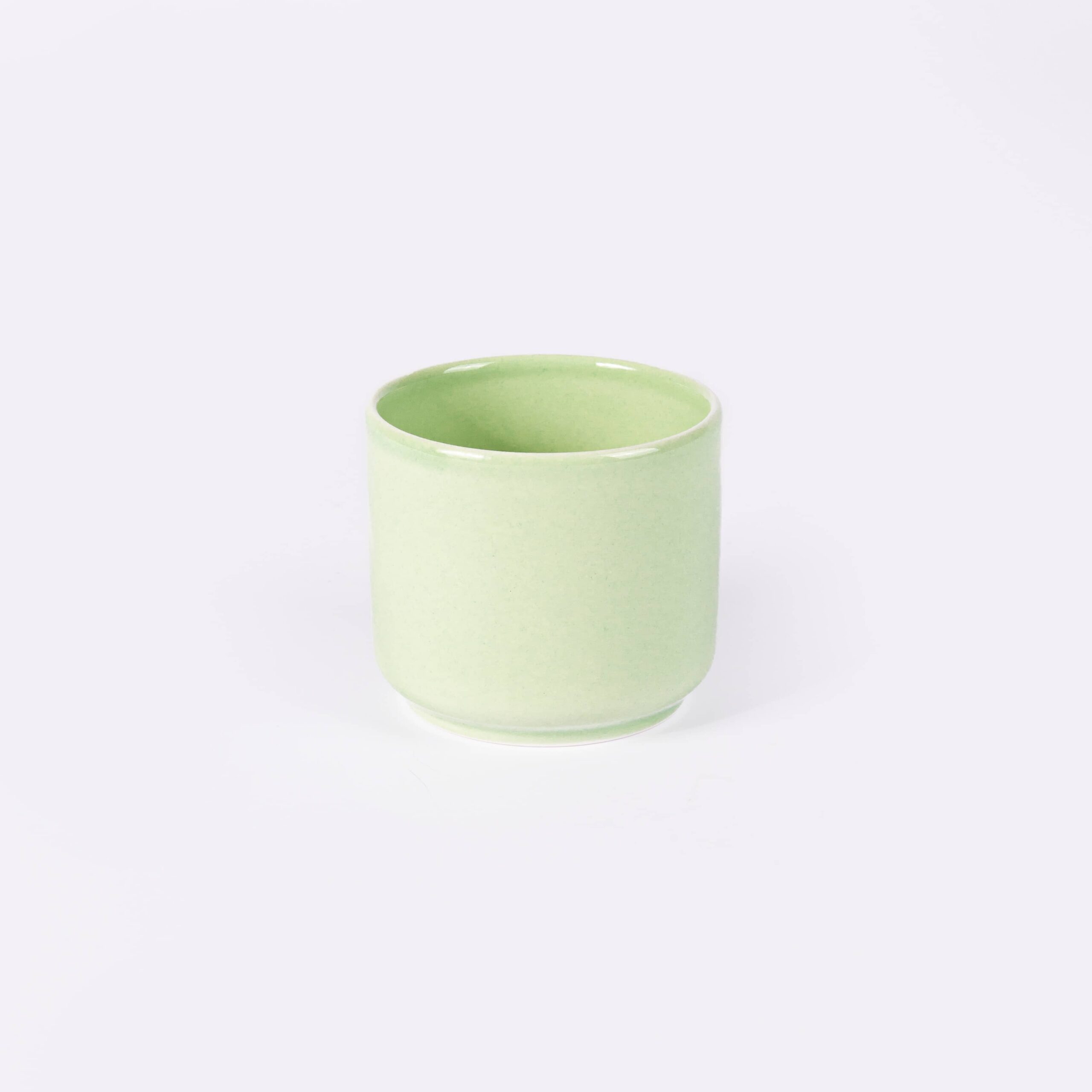 ogre-la-fabrique-tasse-caf-porcelaine-vert-amande-sans-anse image 3