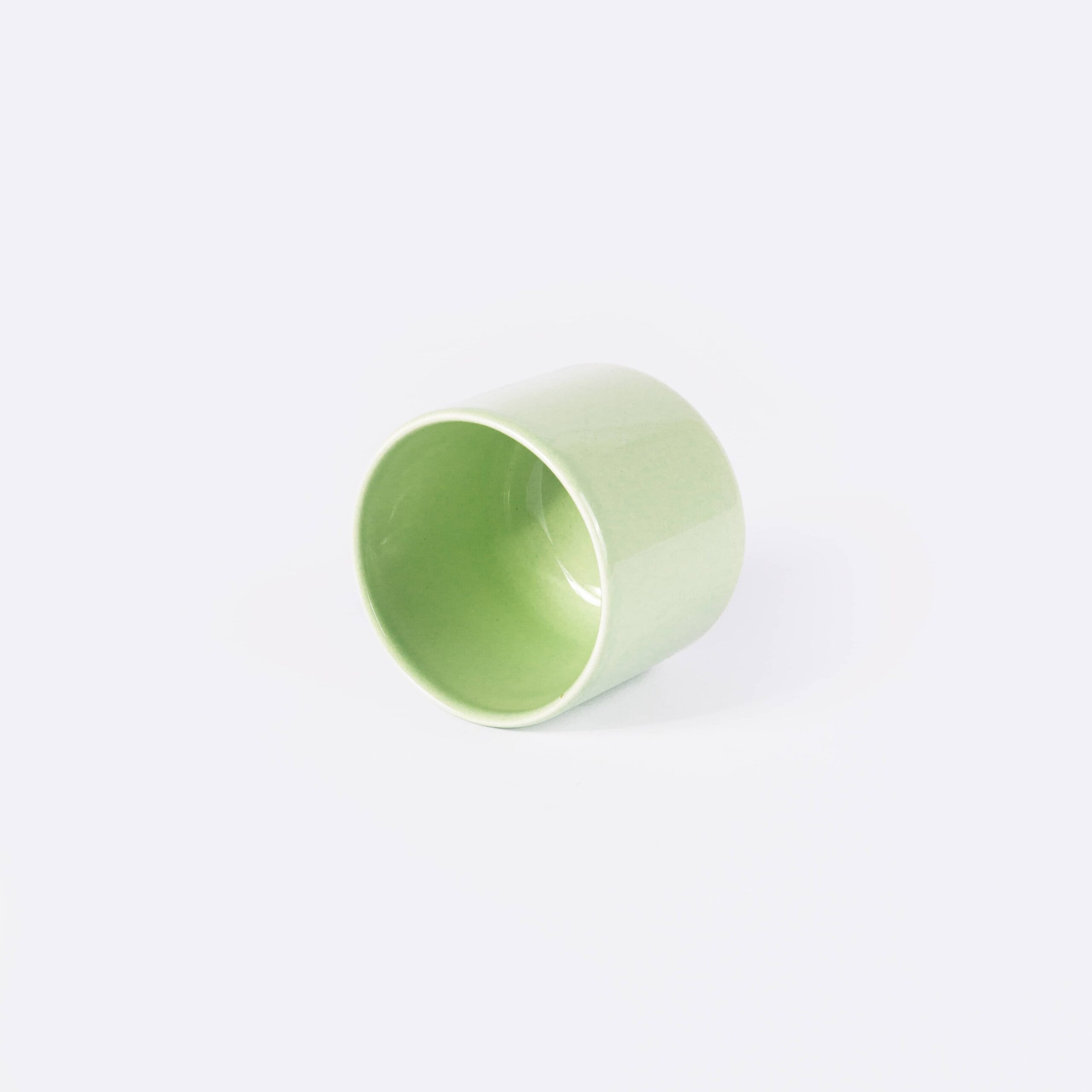 ogre-la-fabrique-tasse-caf-porcelaine-vert-amande-sans-anse image 2
