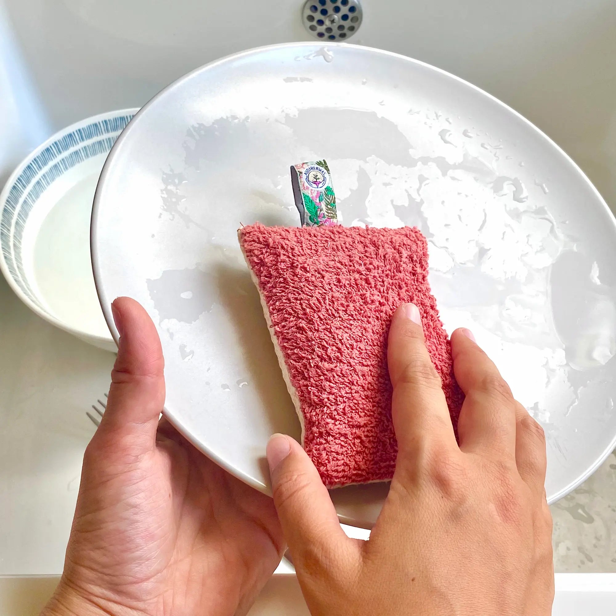 anotherway-vaisselle-ponge-lavable-cuisine-rouge image 2