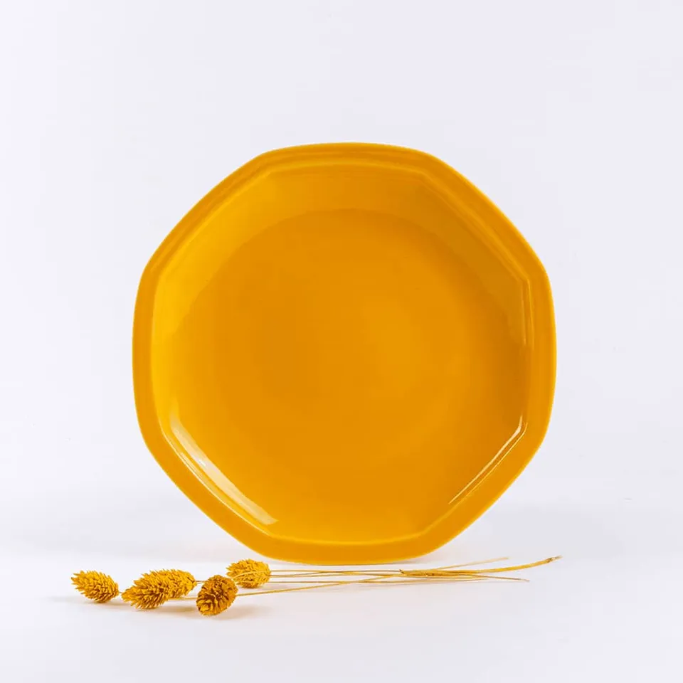ogre-la-fabrique-intemporelle-grande-assiette-octogonale-jaune-24-5-cm image 1