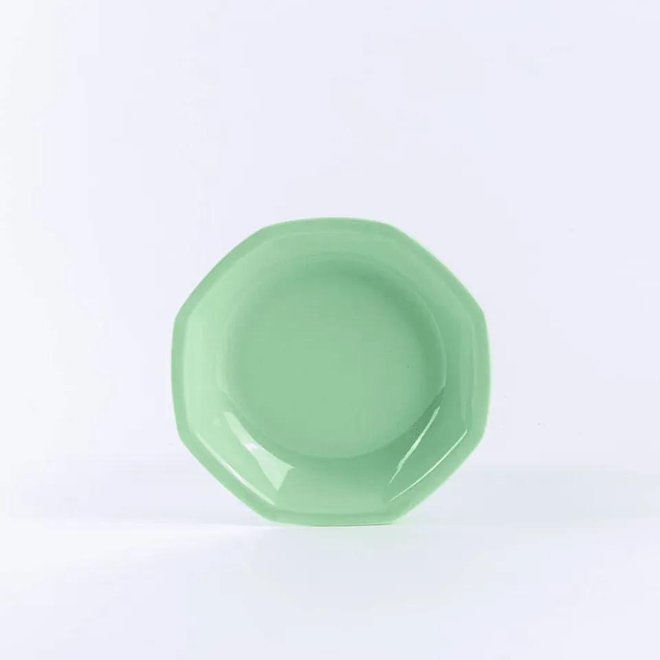 ogre-la-fabrique-assiette-creuse-octogonale-porcelaine-vert-amande image 1